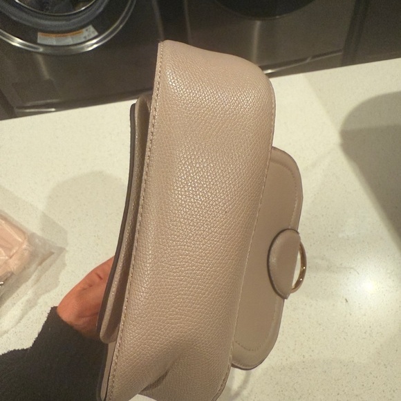 H&M Tan Shoulder Bag with Chain Strap and Saddle Shape - Picture 3 of 5